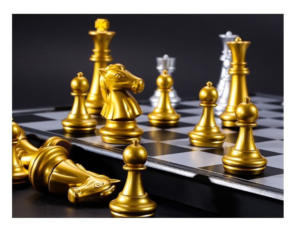 לוח שחמט מגנטי בעיצוב זהב כסוף קלאסי
