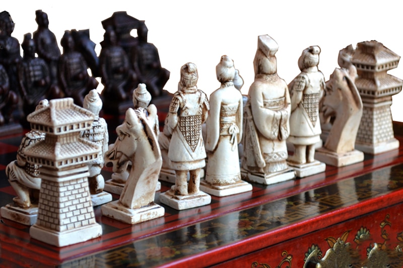 לוח שחמט עץ בעיצוב המזרח הרחוק