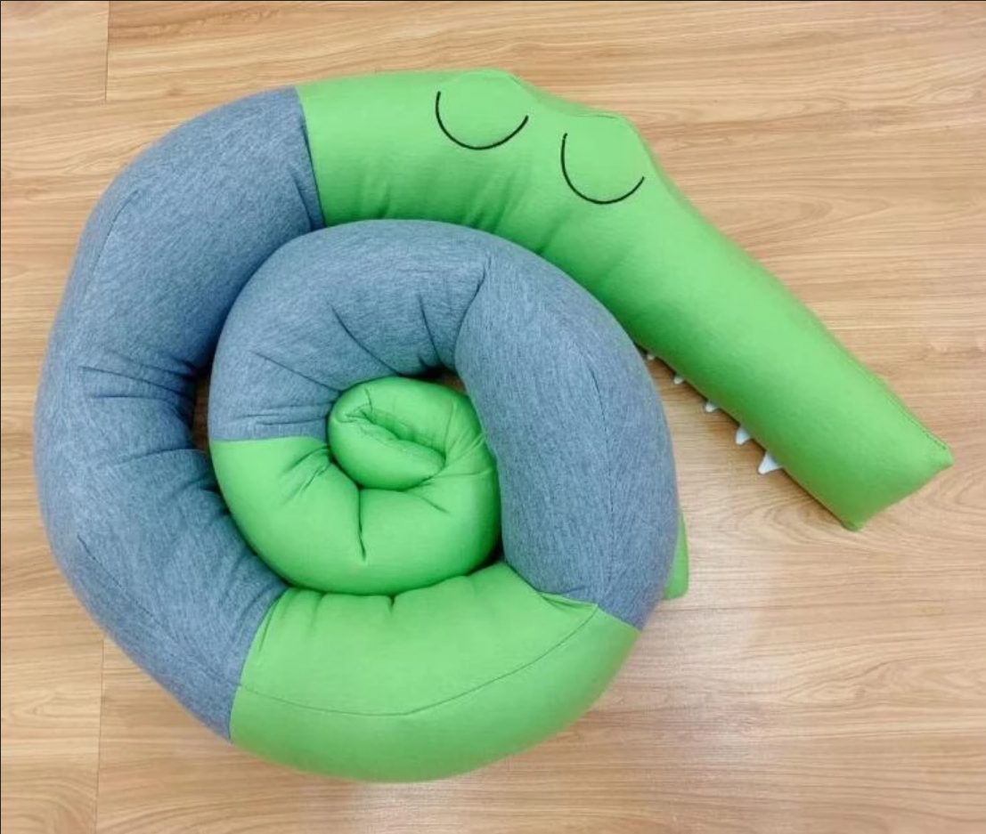 כרית למיטת תינוק בצורת תנין חמוד